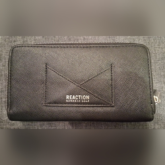 Reaction Kenneth Cole Black Textured Clutch Wallet - Picture 2 of 5